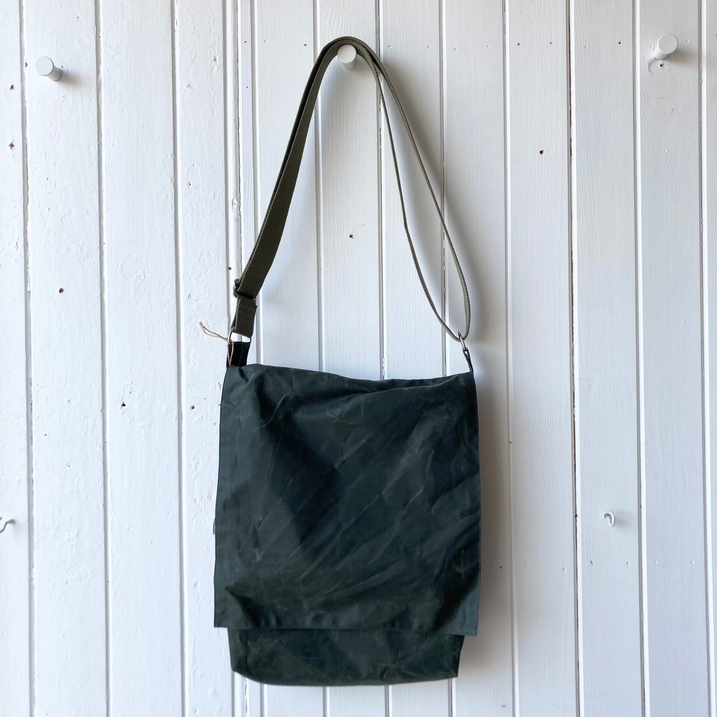 messenger oilskin bag - dark khaki