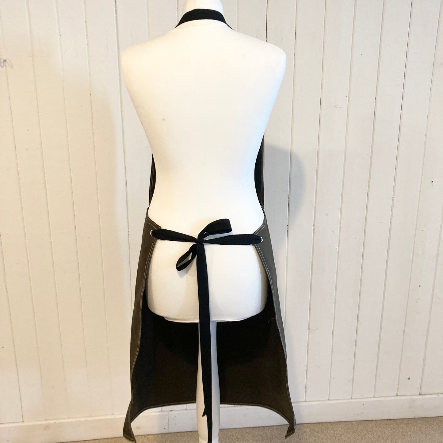 oilskin apron - brown
