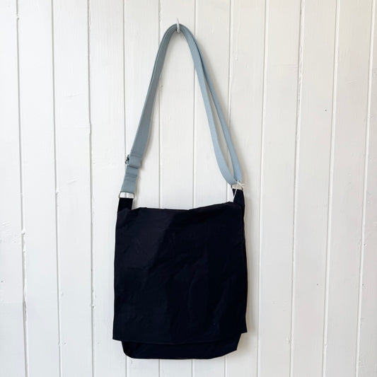 messenger oilskin bag