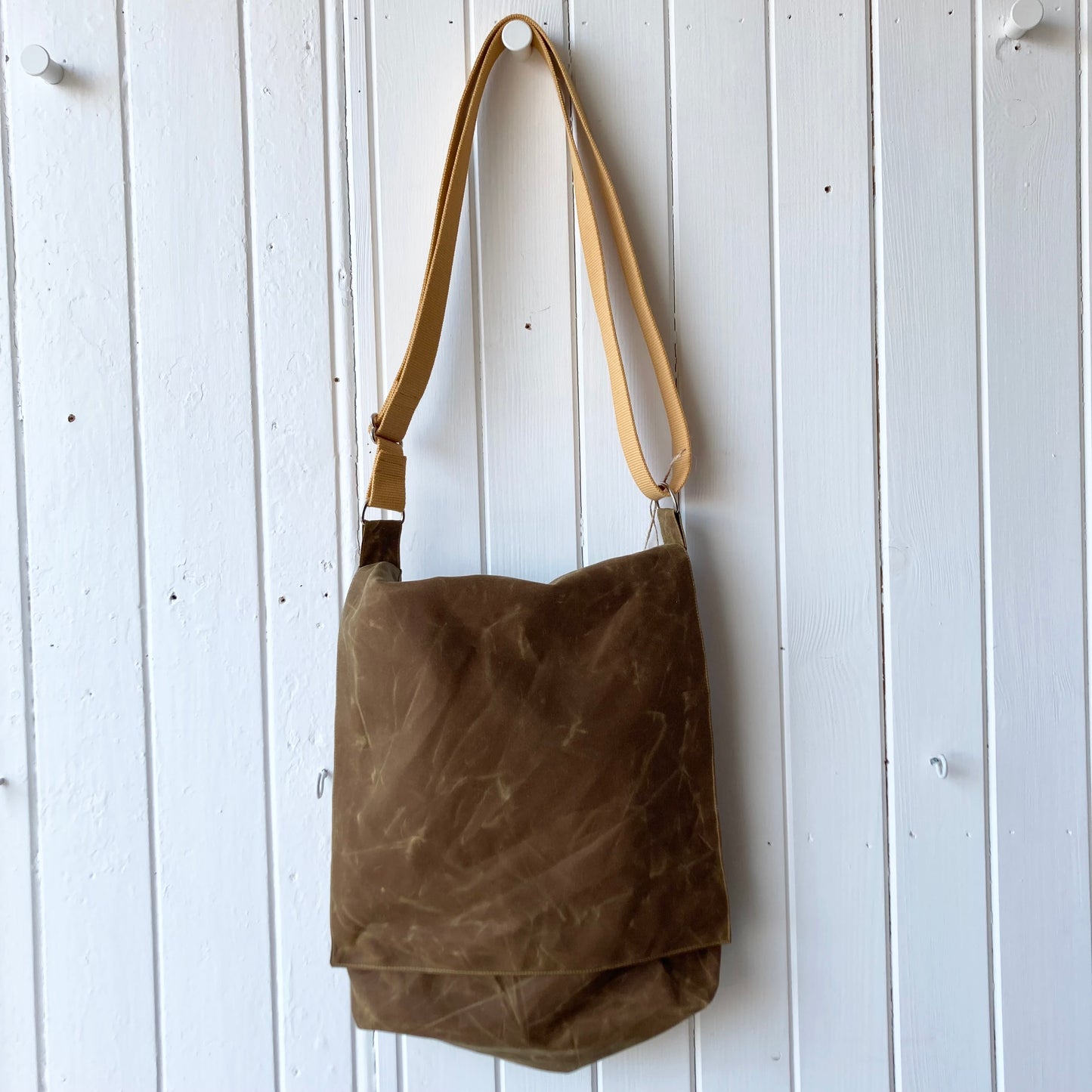 messenger oilskin bag - brown