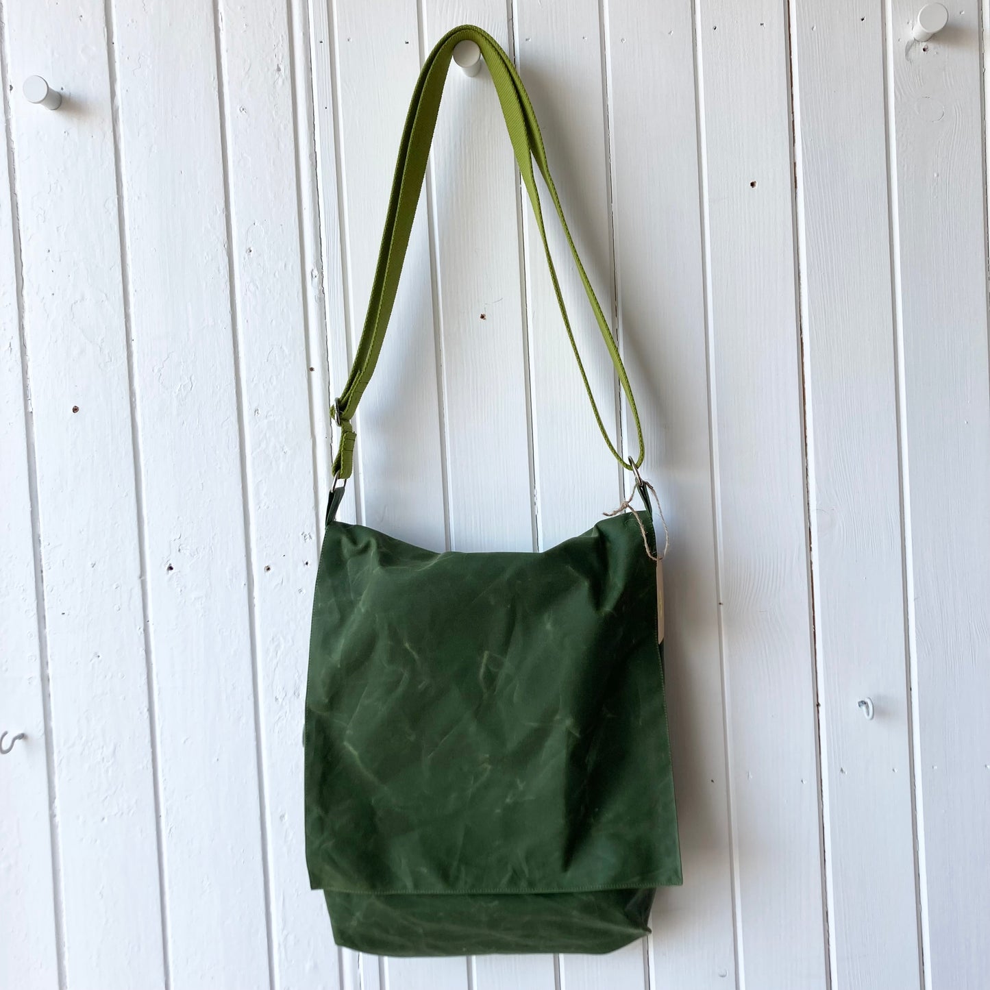 messenger oilskin bag - green