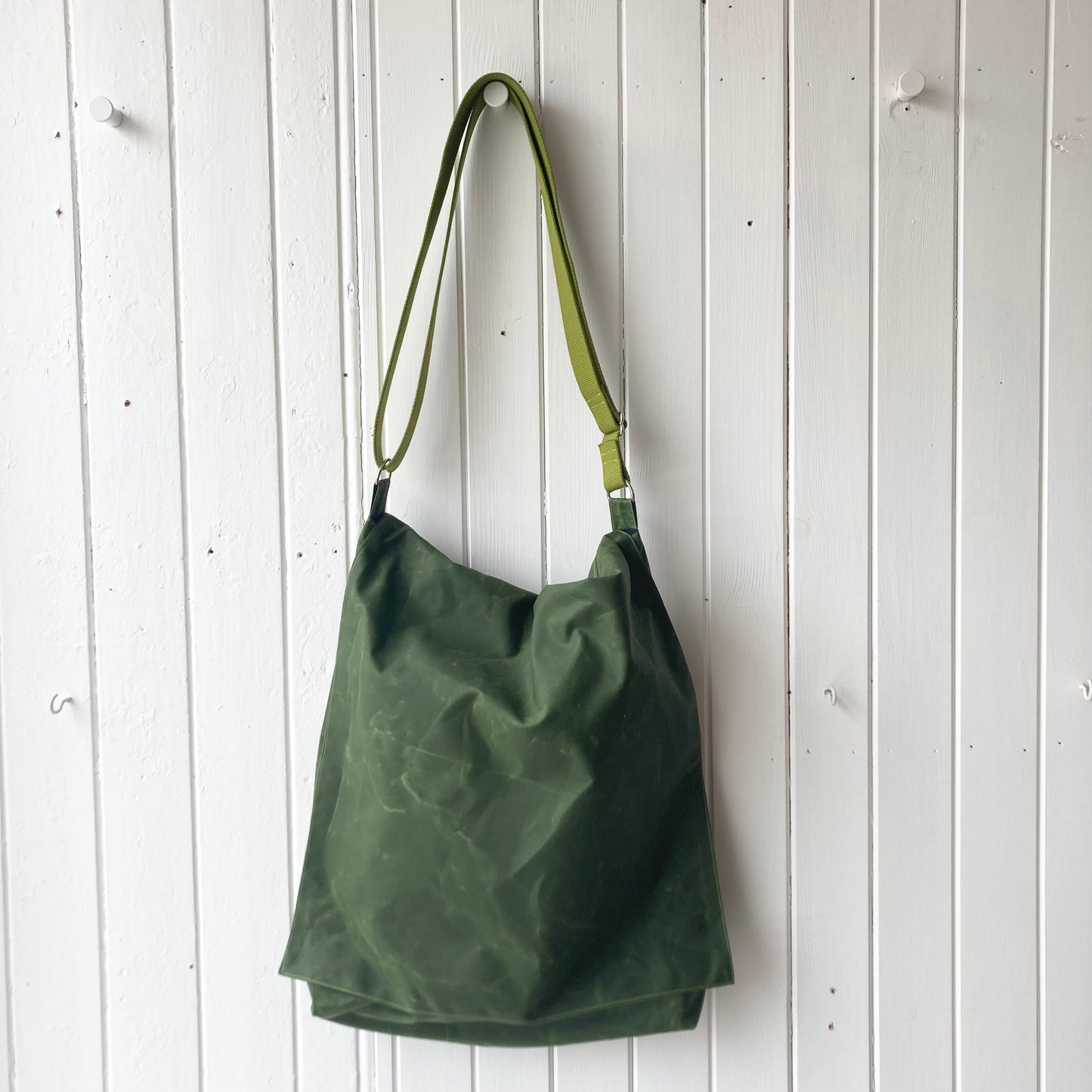 messenger oilskin bag  large - green