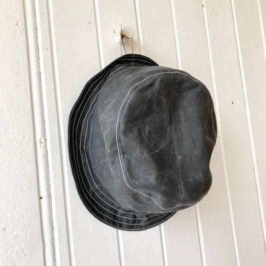 oilskin bucket hat - waxy grey